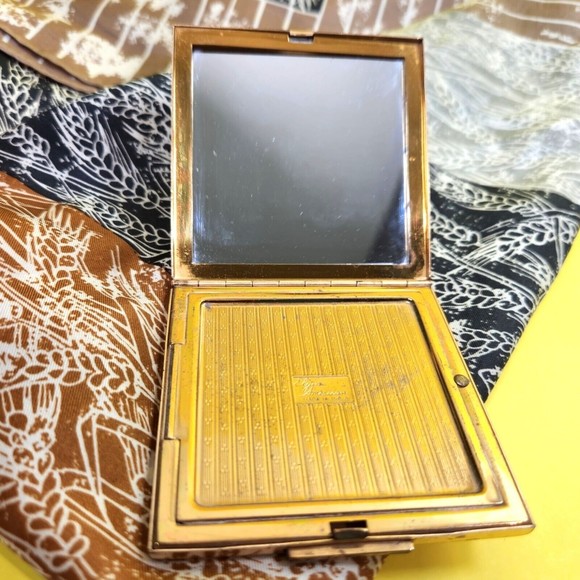 Vintage Elgin American Make-Up Compact Brass Etched Asian Bonsai Tree USA Made - Picture 2 of 12